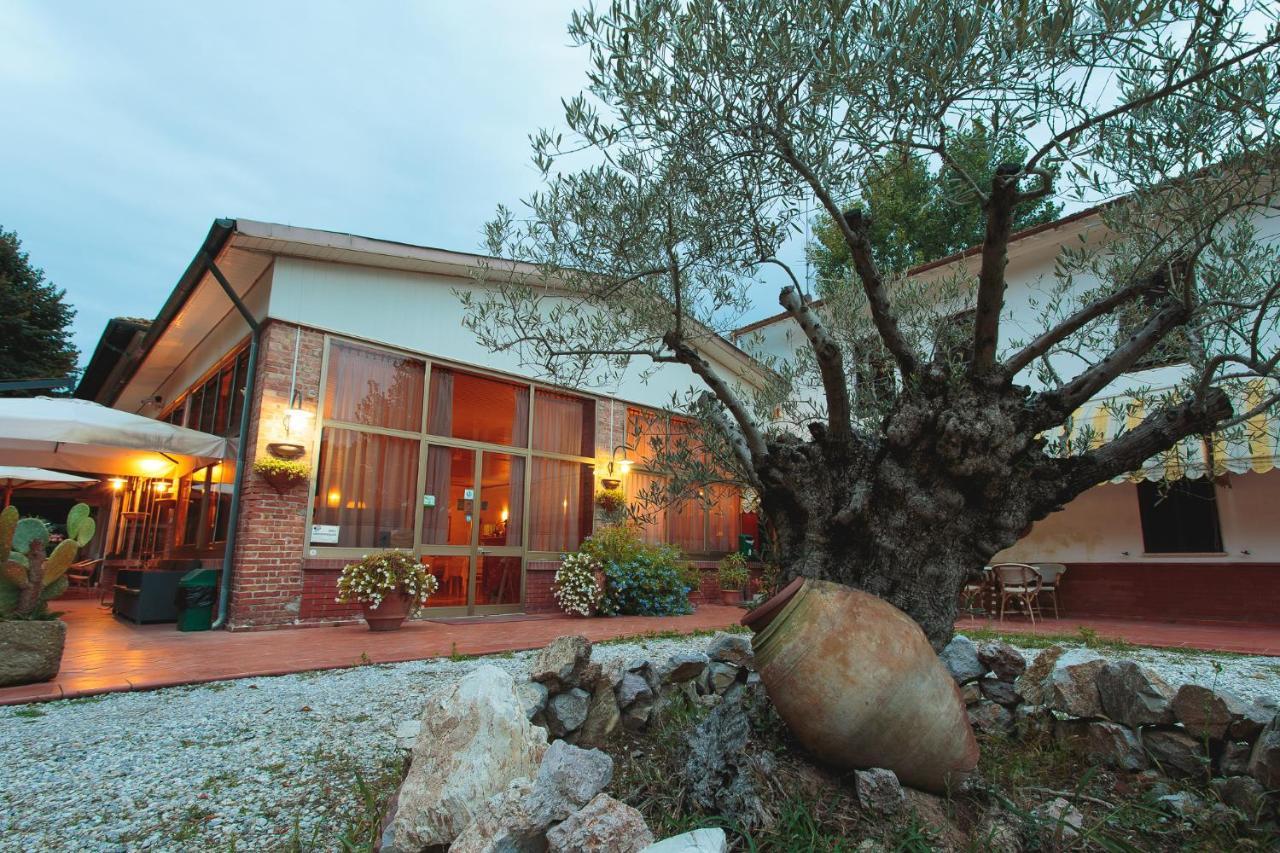 Hotel Giuly Torre del Lago Puccini Bagian luar foto